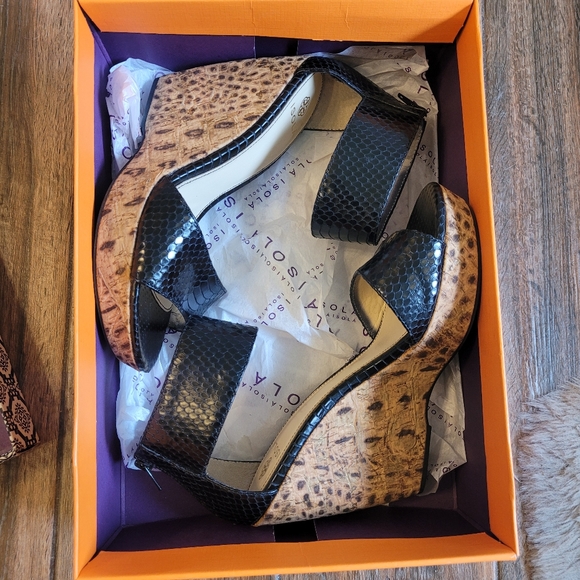 NWOT Isola Oasis Black Snake Print Cork Wedge Sandals - Picture 12 of 13